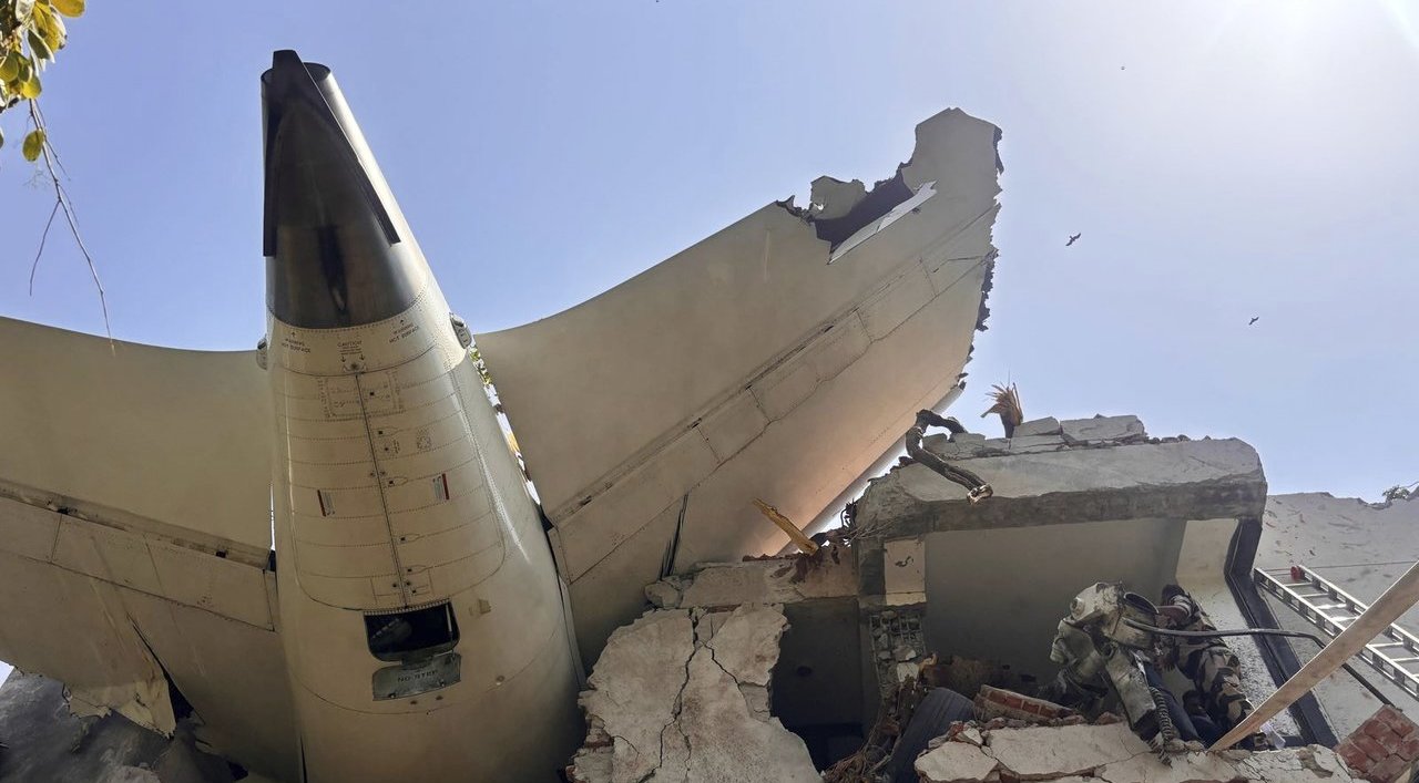 Paaiškėjo, kaip dabar jaučiasi vienintelis aviakatastrofą Indijoje išgyvenęs keleivis