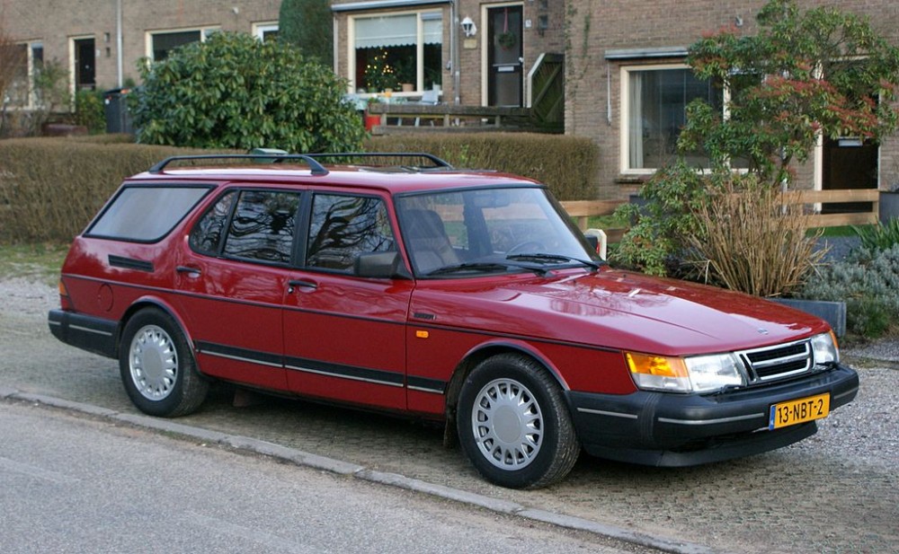 Saab 900 universalas