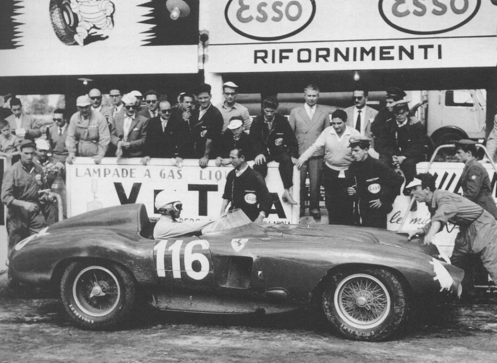 1955 Robert Manzon su ferrari 857 S ai box