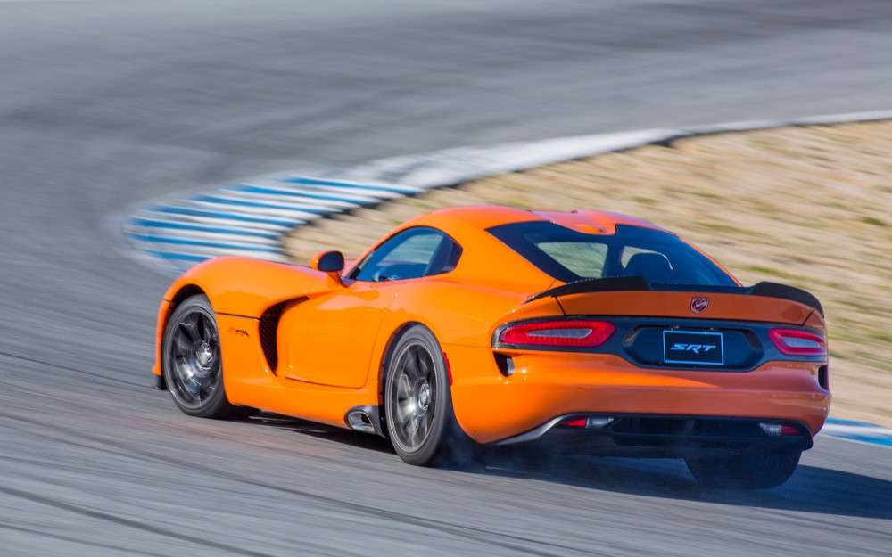 2014-SRT-Viper-TA-rear-three-quarters-in-motion-2