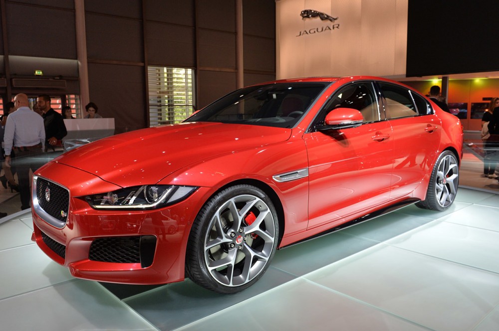 03-2016-jaguar-xe-paris-1