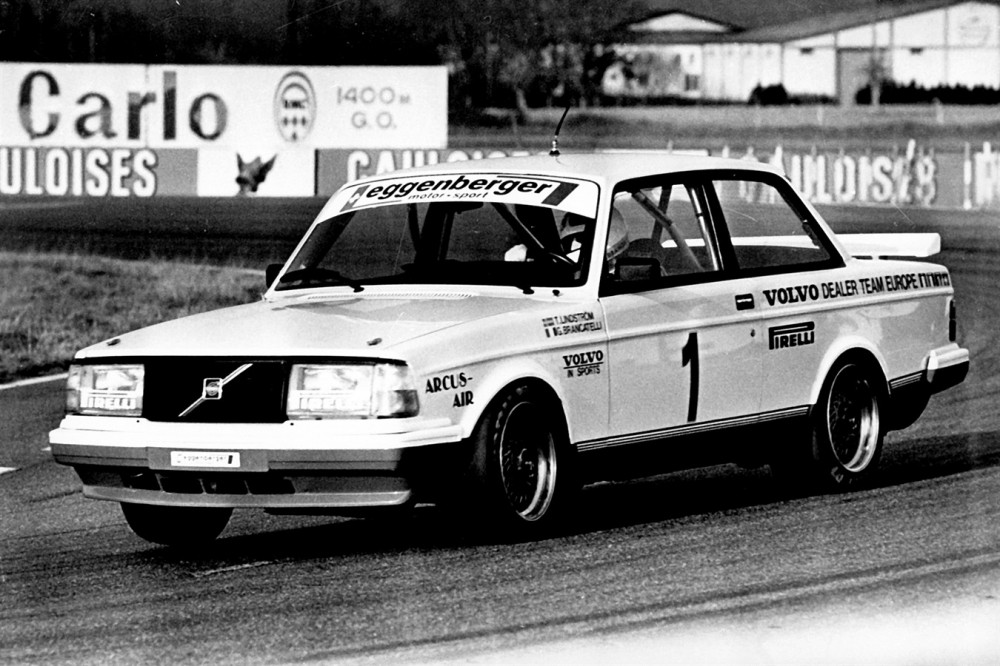 Volvo 240 Turbo (1)