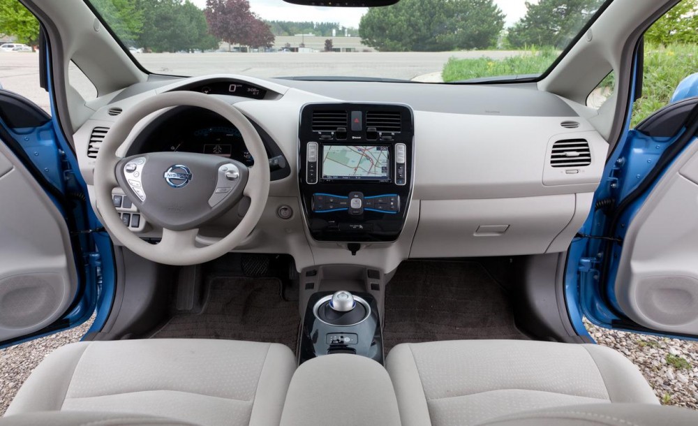 2011-Nissan-Leaf-Interior