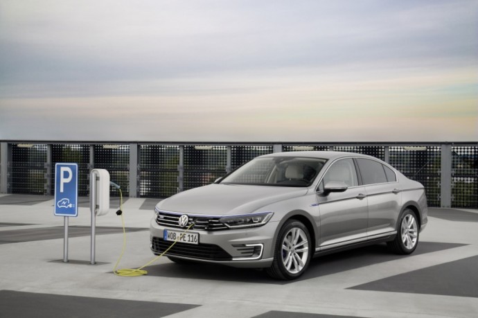 <a href='https://www.autobilis.lt/skelbimai/naudoti-automobiliai/volkswagen' target='_blank' class='phrase'>Volkswagen</a> Passat