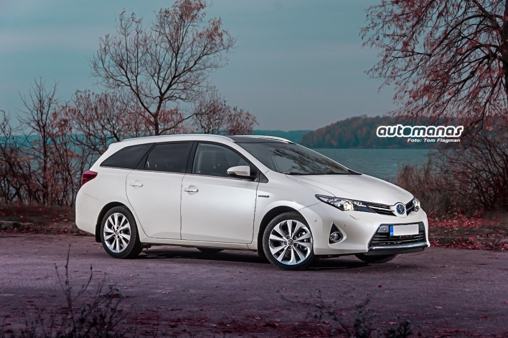 <a href='https://www.autobilis.lt/skelbimai/naudoti-automobiliai/toyota' target='_blank' class='phrase'>Toyota</a>-Auris-Touring-Sports-01