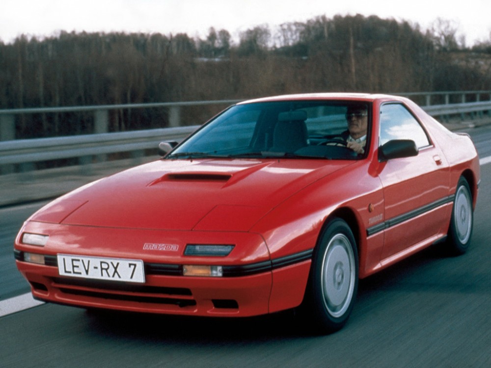 <a href='https://www.autobilis.lt/skelbimai/naudoti-automobiliai/mazda' target='_blank' class='phrase'>Mazda</a> RX-7 (3)