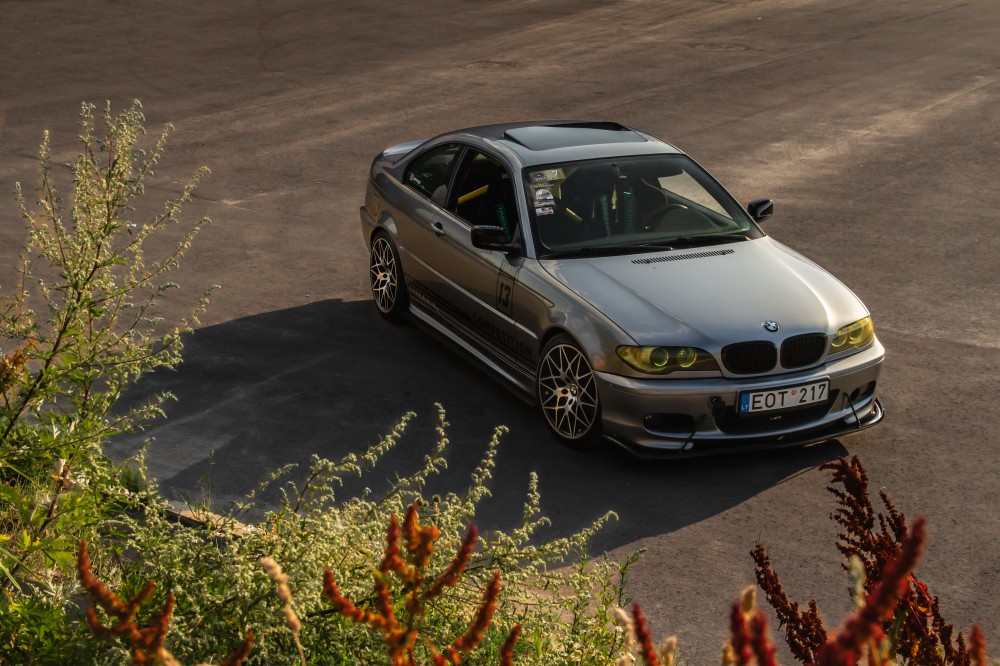 <a href='https://www.autobilis.lt/skelbimai/naudoti-automobiliai/bmw' target='_blank' class='phrase'>BMW</a> 3 serija