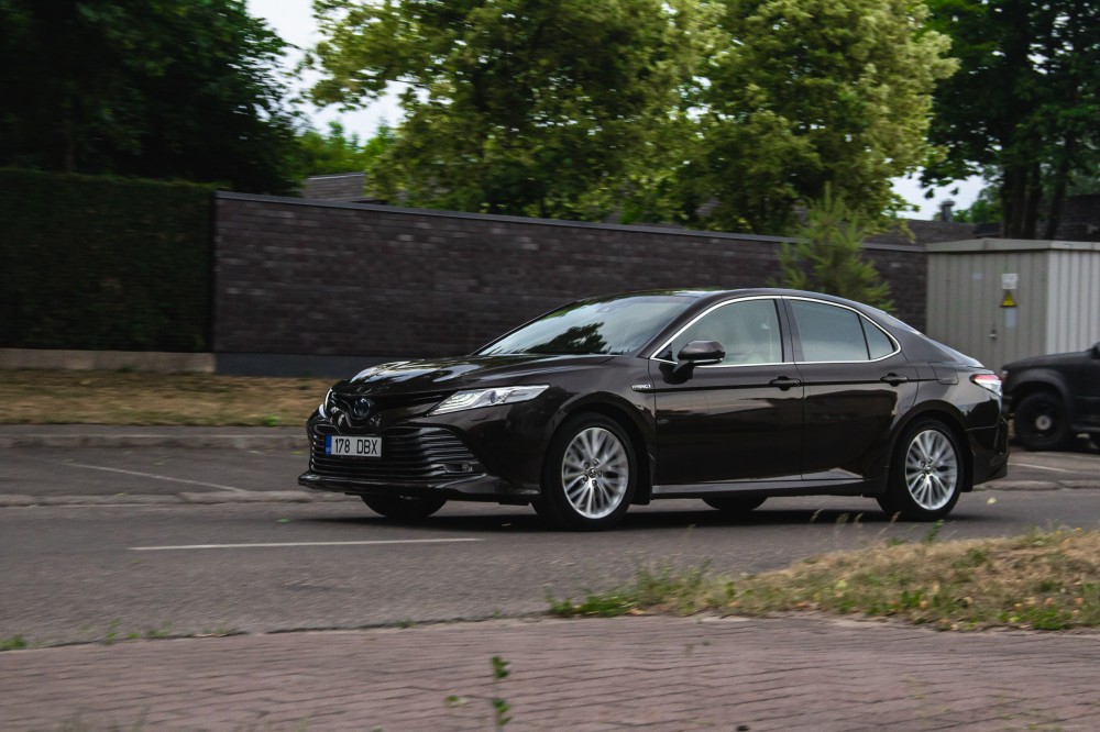 Hibridinio Toyota Camry testas