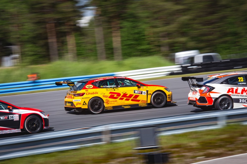 DHL Racing komandos automobilis