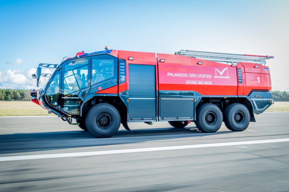 Naujas Palangos oro uosto automobilis - Rosenbauer Panther