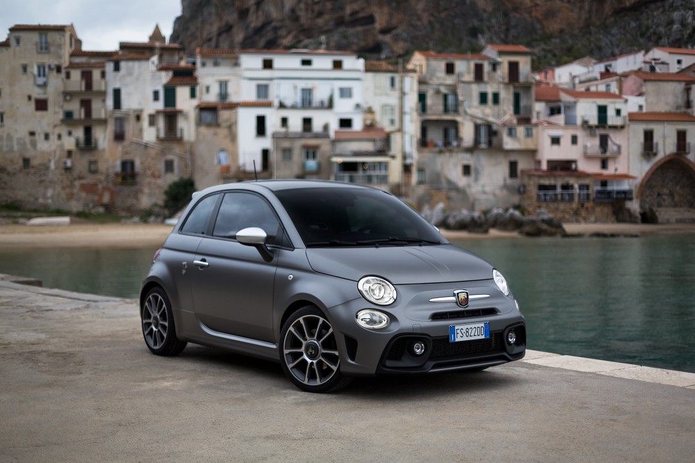 Abarth 695 hečbekas