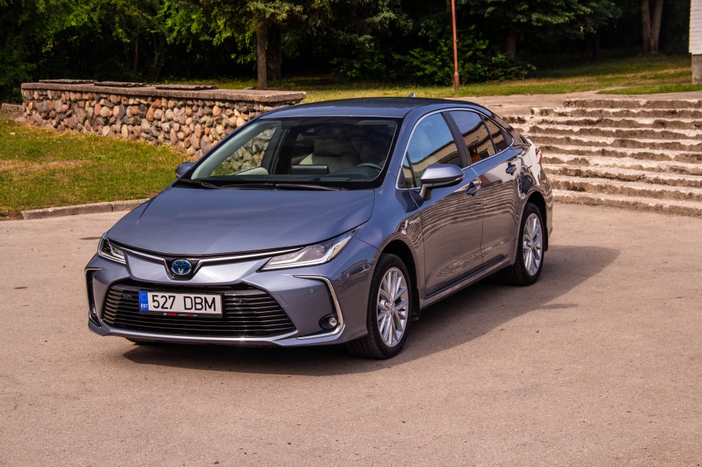 Toyota Corolla 1.8 Hybrid Luxury Plus