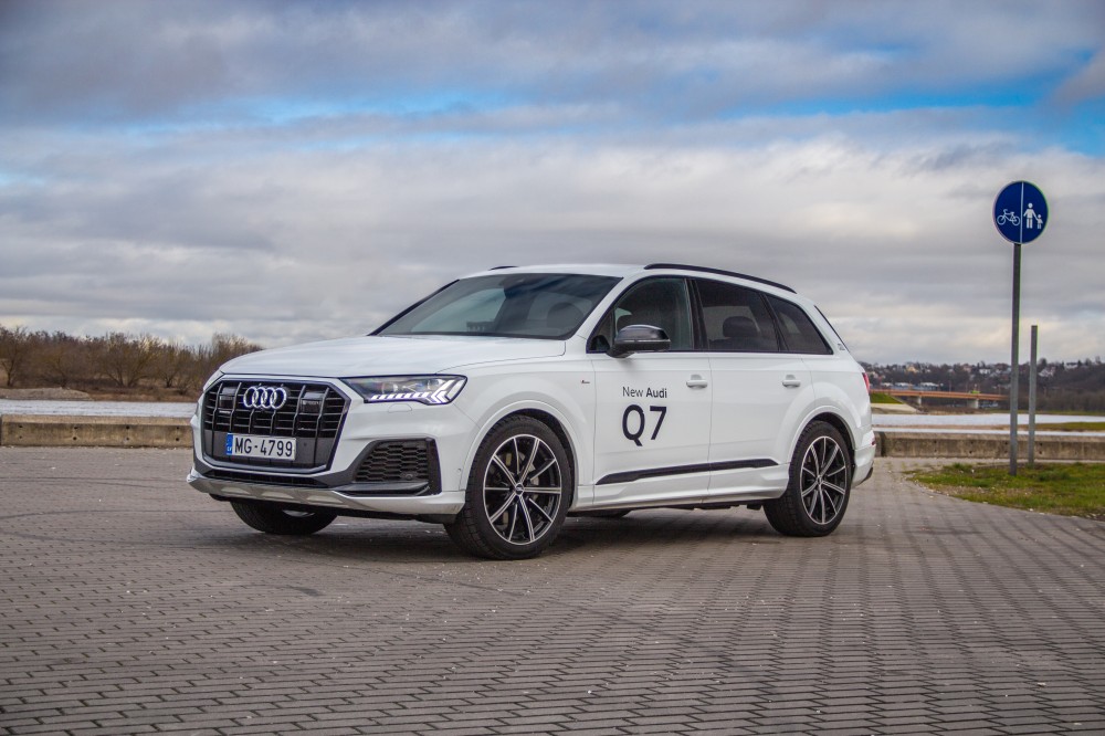 Atnaujintas Audi Q7 50 TDI