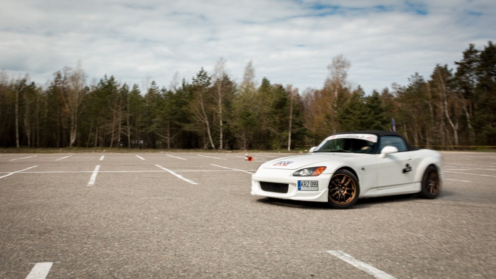 <a href='https://www.autobilis.lt/skelbimai/naudoti-automobiliai/honda' target='_blank' class='phrase'>Honda</a> S2000