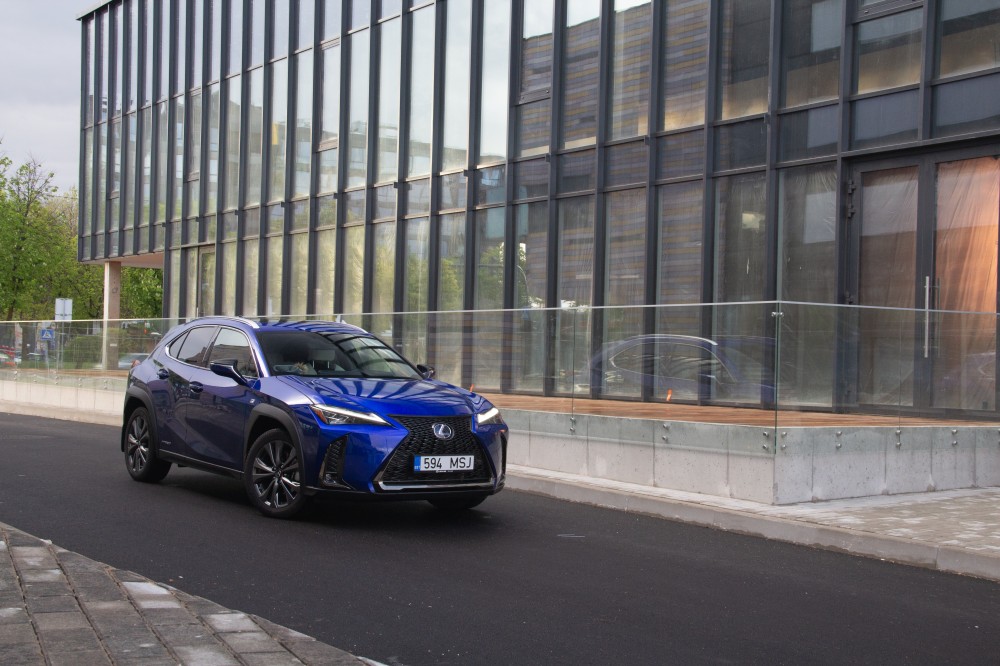 Lexus UX250h atsiliepimai