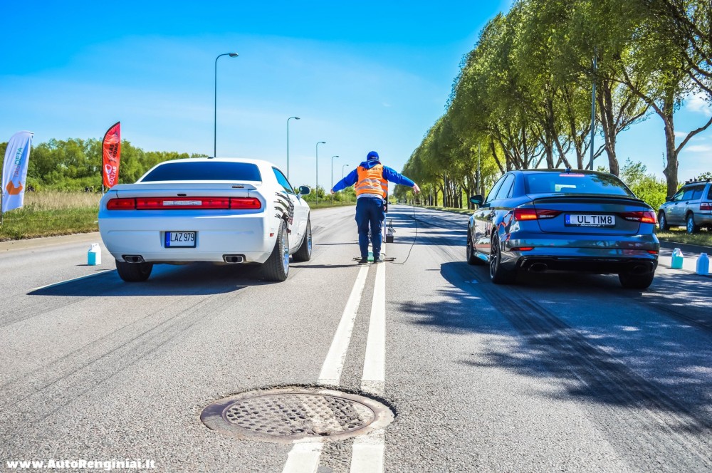 Dodge Challenger ir Audi A3