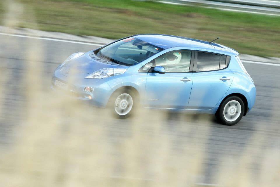 Nemuno žiede skriejantis <a href='https://www.autobilis.lt/skelbimai/naudoti-automobiliai/nissan' target='_blank' class='phrase'>Nissan</a> Leaf