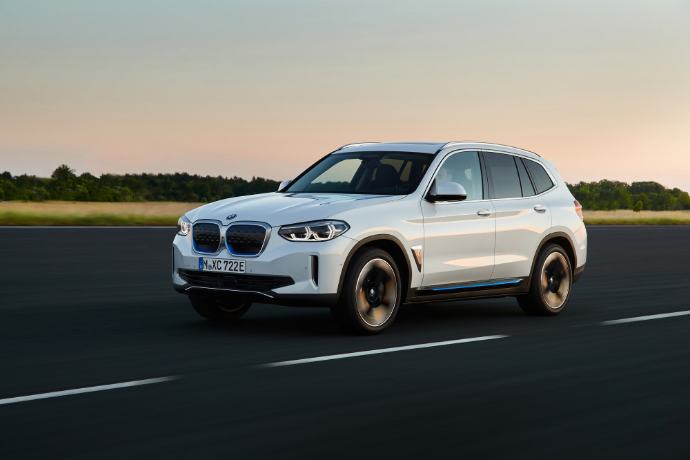 Elektrinis visureigis BMW iX3 visureigis