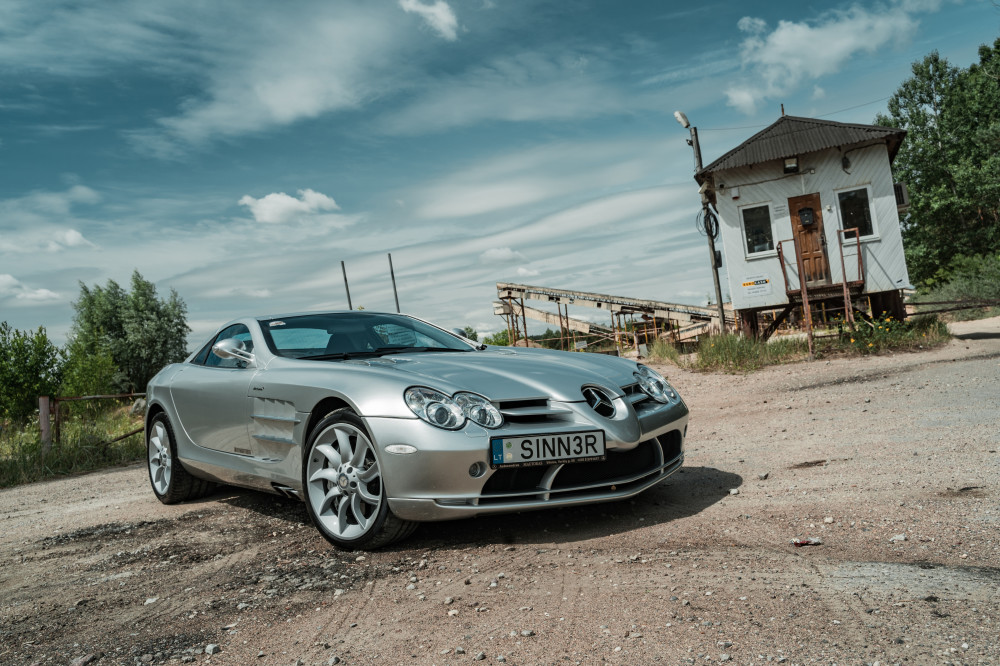 „Mercedes-Benz SLS AMG“ ir „Mercedes-Benz SLR Mclaren“