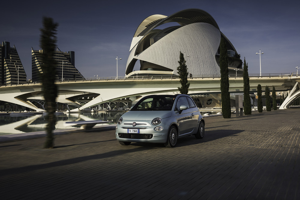 „Mild Hybrid“ jėgainę turintis „Fiat 500“