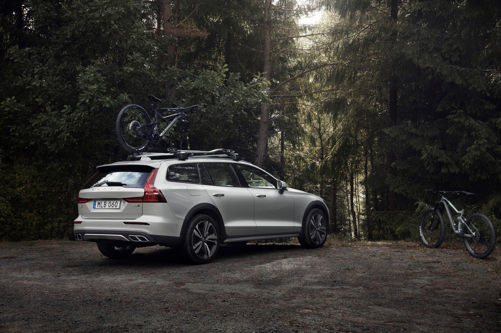 <a href='https://www.autobilis.lt/skelbimai/naudoti-automobiliai/volvo' target='_blank' class='phrase'>Volvo</a> V60 Cross Country (1)