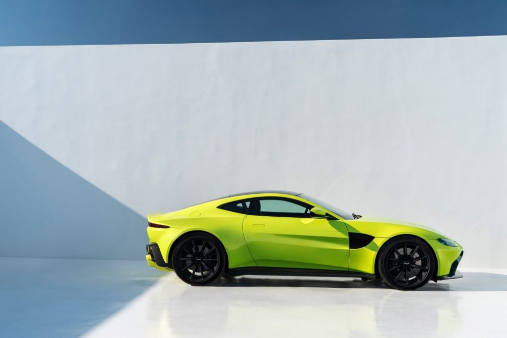 Aston Martin Vantage (22)