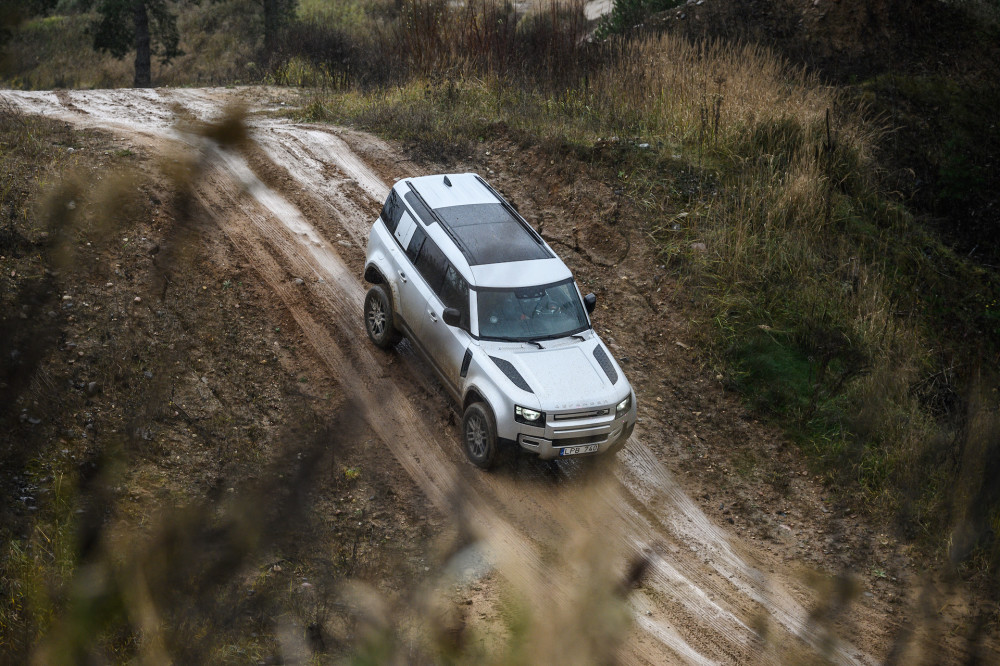 A. Juknevičiaus išbandytas atgimęs legendinis „Land Rover Defender“ modelis