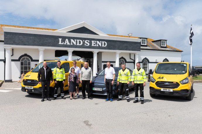 „Ford“ Didžiosios Britanijos elektrifikacijos vadovas, pabrėžė, jog „Mustang Mach-E“ efektyvumas leido sumažinti įkrovos poreikį riedant ilgiausiu šalies keliu ir įrodė, kad šis automobilis keičia nusistovėjusias žaidimo taisykles.