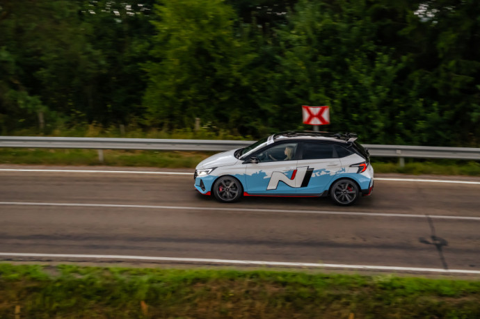 „Hyundai i20 N“ testas: Tiesiai į paširdžius „Renault Sport“ padaliniui