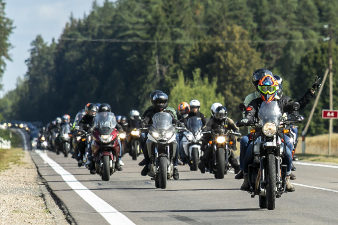 Iniciatyvą neregiams „Mane veža TRYGG“ sukūrusi motociklininkė: „Kartais patys nežinome, kokios yra mūsų galimybės“