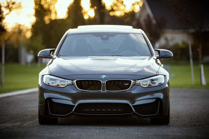 <a href='https://www.autobilis.lt/skelbimai/naudoti-automobiliai/bmw' target='_blank' class='phrase'>BMW</a> 3 serija