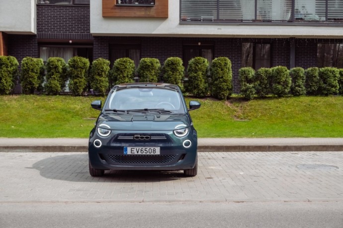 Elektrinio „Fiat 500“ testas: Dabar jo stiprioji pusė – ne tik eksterjero dizainas