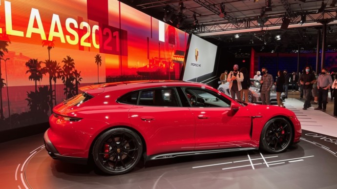 Porsche_Taycan_GTS_Sport_Turismo Los Andželo automobilių paroda 2021