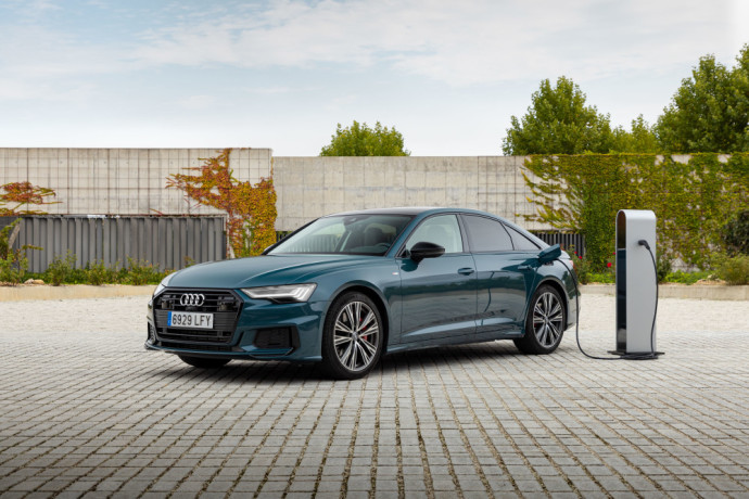 <a href='https://www.autobilis.lt/skelbimai/naudoti-automobiliai/audi' target='_blank' class='phrase'>Audi</a> A6 55 TFSI e quattro S line