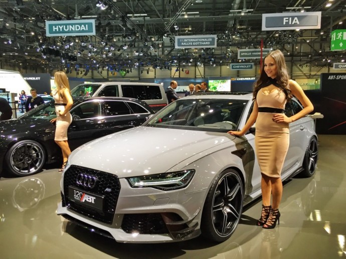 Audi RS6 stovintis ABT markės stende