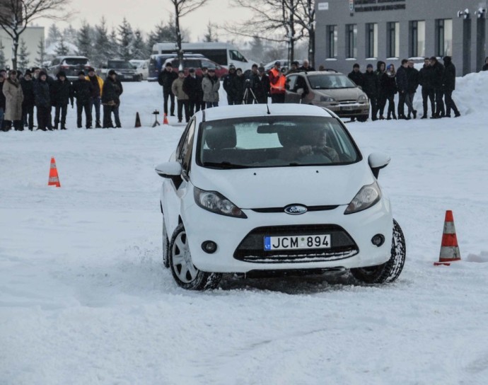 Sausio 15-ą dieną automobilių sporto veteranai tikisi jėgas ant sniego