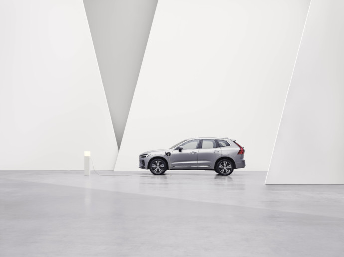 <a href='https://www.autobilis.lt/skelbimai/naudoti-automobiliai/volvo' target='_blank' class='phrase'>Volvo</a> XC60 T8 Recharge AWD Inscription