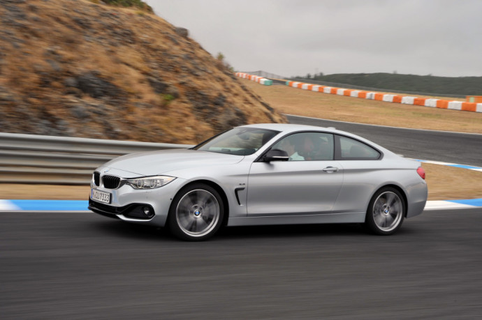 <a href='https://www.autobilis.lt/skelbimai/naudoti-automobiliai/bmw' target='_blank' class='phrase'>BMW</a> 435i Coupé Sport Line AT