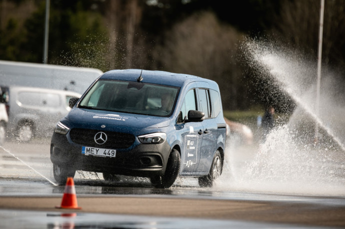 Patikrino komercinių automobilių galimybes: dydžiu lyg sunkvežimiai, bet valdomi lyg lengvieji