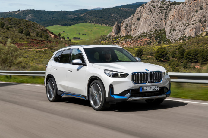 <a href='https://www.autobilis.lt/skelbimai/naudoti-automobiliai/bmw' target='_blank' class='phrase'>BMW</a> modelių gamą papildys elektrinis „BMW iX1“ krosoveris 