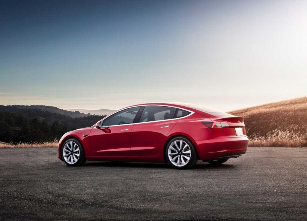 <a href='https://www.autobilis.lt/skelbimai/naudoti-automobiliai/tesla' target='_blank' class='phrase'>Tesla</a> Model 3