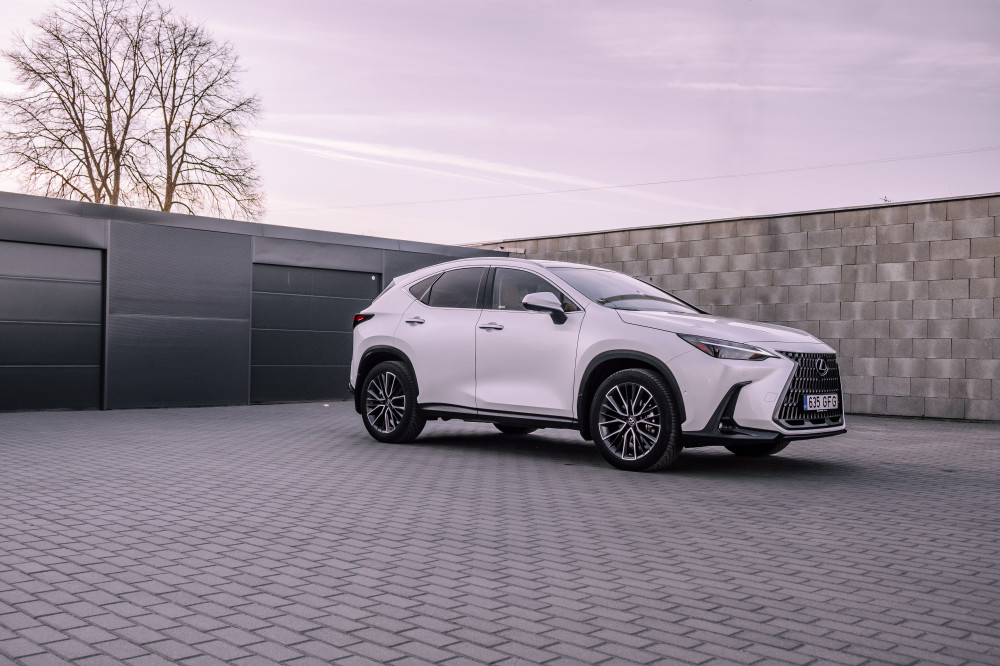 Naujos kartos Lexus NX