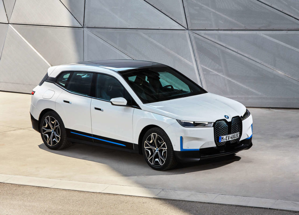 <a href='https://www.autobilis.lt/skelbimai/naudoti-automobiliai/bmw' target='_blank' class='phrase'>BMW</a> iX xDrive40