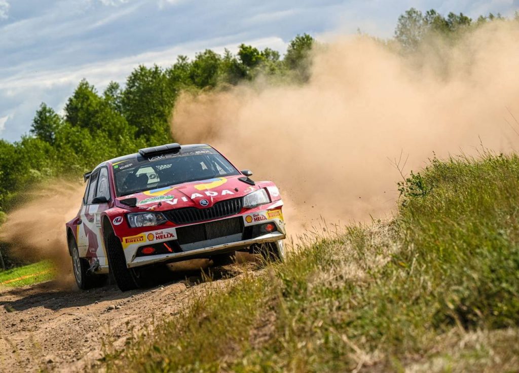 Giedriaus Notkaus ir Daliaus Strižano ekipažas (nuotr. Alfonsas Rakauskas)