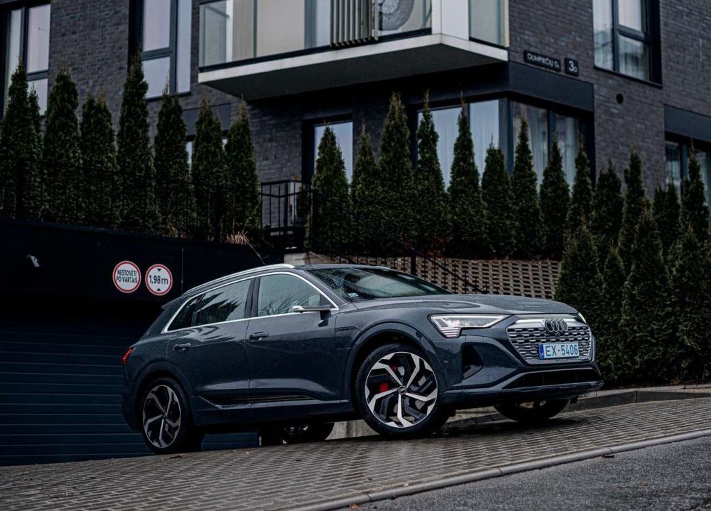 <a href='https://www.autobilis.lt/skelbimai/naudoti-automobiliai/audi' target='_blank' class='phrase'>Audi</a> Q8 e-Tron