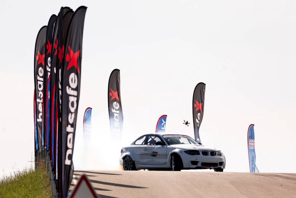 Lietuvos drifto čempionate analogų neturintis – BMW bolidas su AMG V8 varikliu