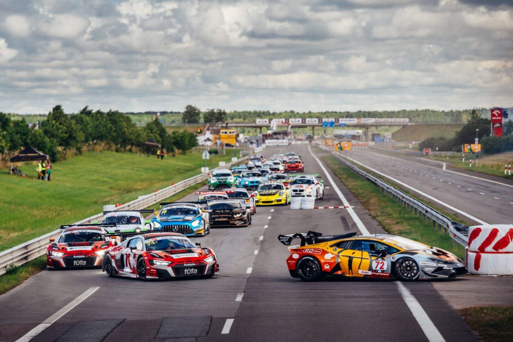 <a href='https://www.tv3.lt/1006km-lenktynes' target='_blank' class='phrase'>Aurum 1006 km lenktynės</a>