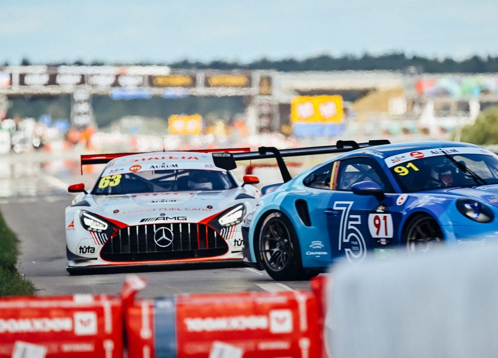 „Stateta BRO by HMobile“ komandos „<a href='https://www.autobilis.lt/skelbimai/naudoti-automobiliai/mercedes-benz' target='_blank' class='phrase'>Mercedes-Benz</a> AMG GT3“